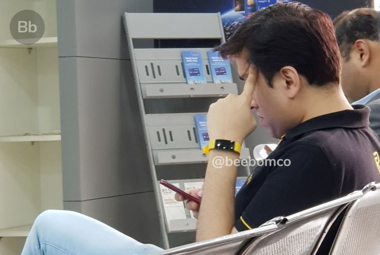 Realme Fitness Band spotted, features a curved&nbsp;display